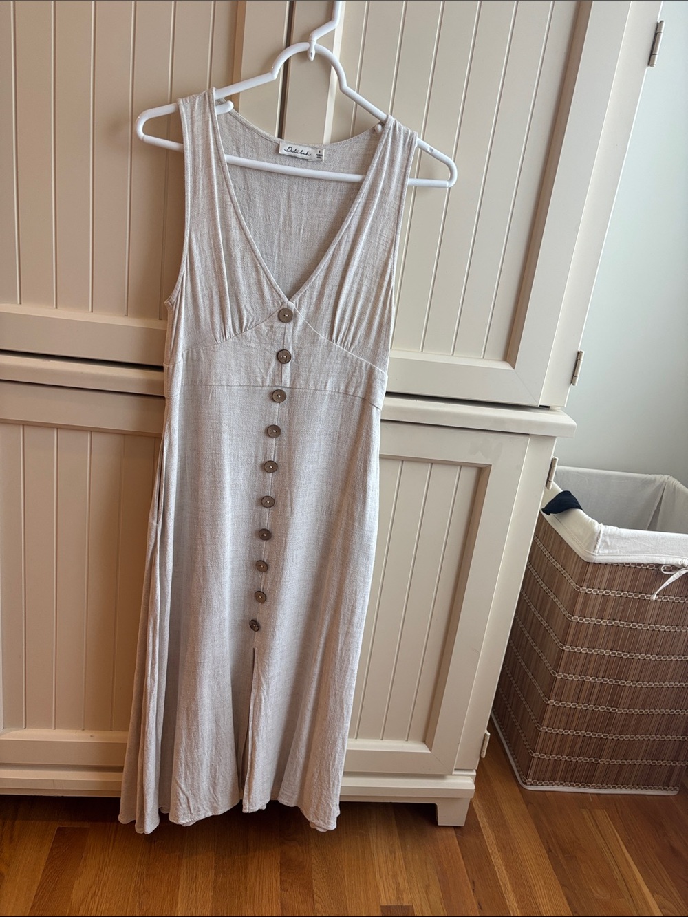 Delilah Button-Front Sleeveless Linen Midi Dress in Light Beige